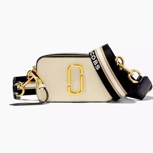 Marc Jacobs Snapshot bag—colorblocked design in black & cream w/ gold hardware.